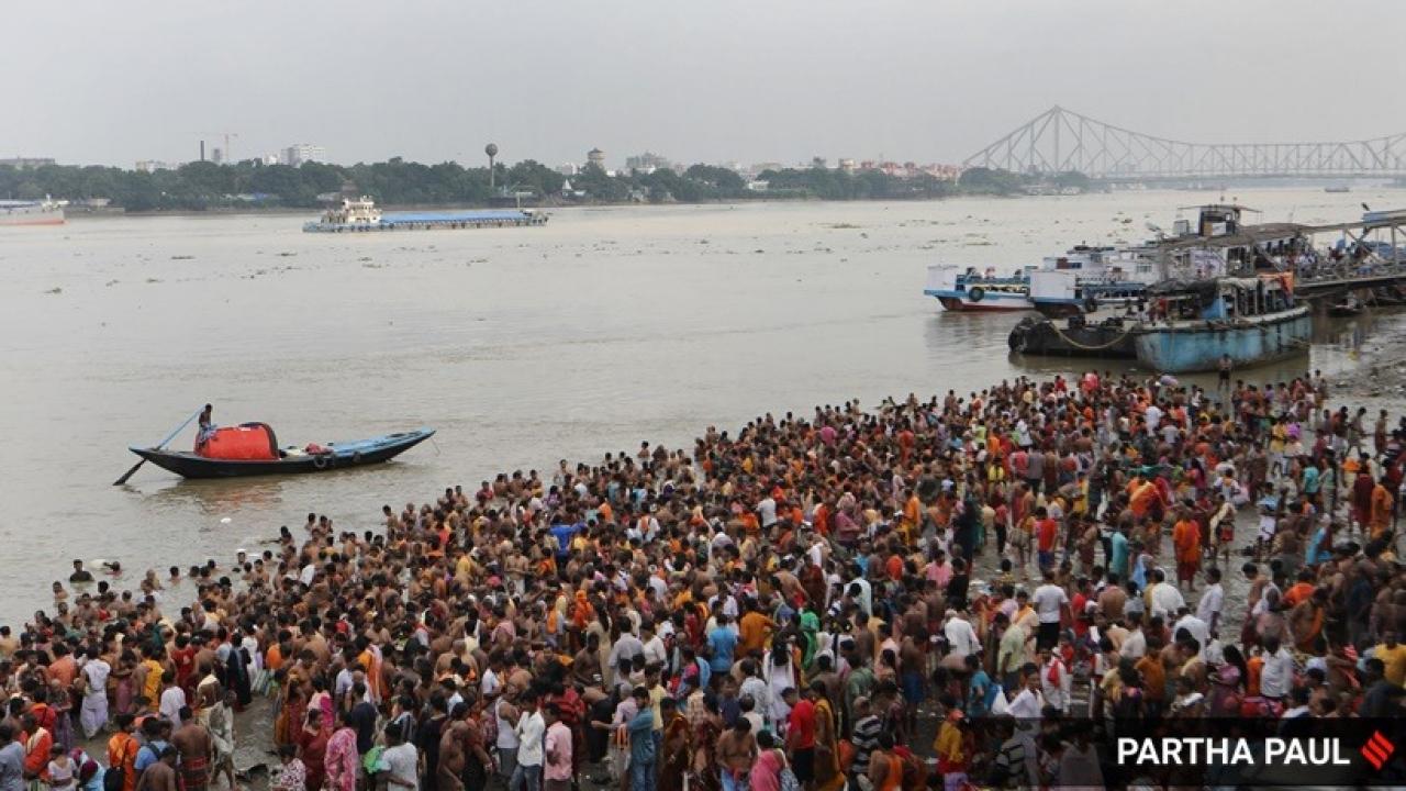 Bangladeş’te tapınağa giden tekne battı: 23 ölü