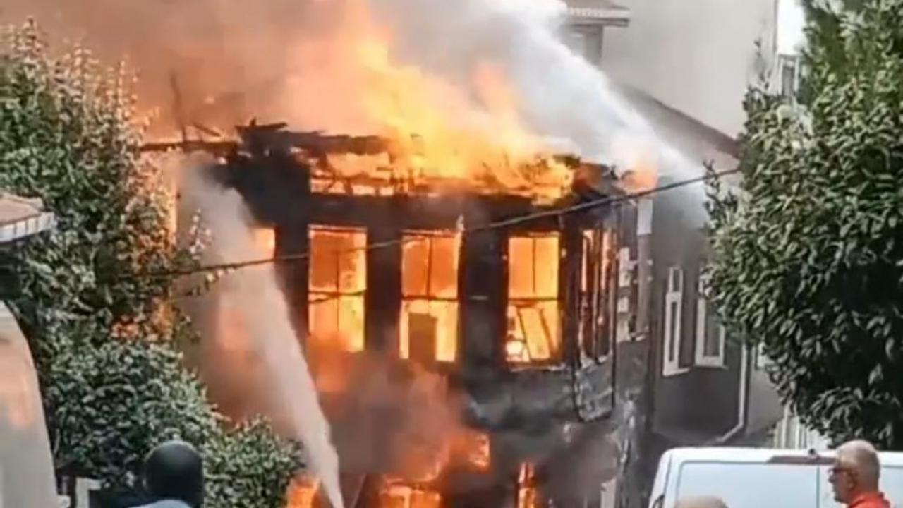 Beykoz’da korkutan yangın! Evler kül oldu