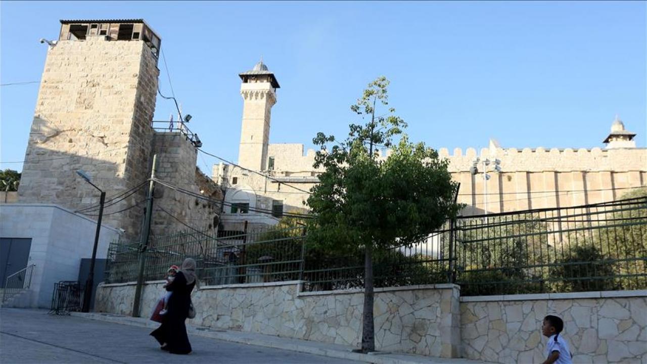 İsrail, El Halil’deki İbrahim Camisi’ni Müslümanlara kapattı