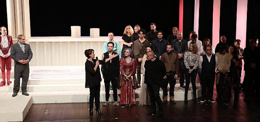 İBB Şehir Tiyatroları Yeni Tiyatro Sezonuna Shakespeare’in Ölümsüz Eseri Hamlet’in Prömiyeriyle Başladı